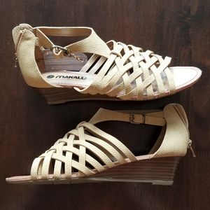 Makalu tan sandals size 8